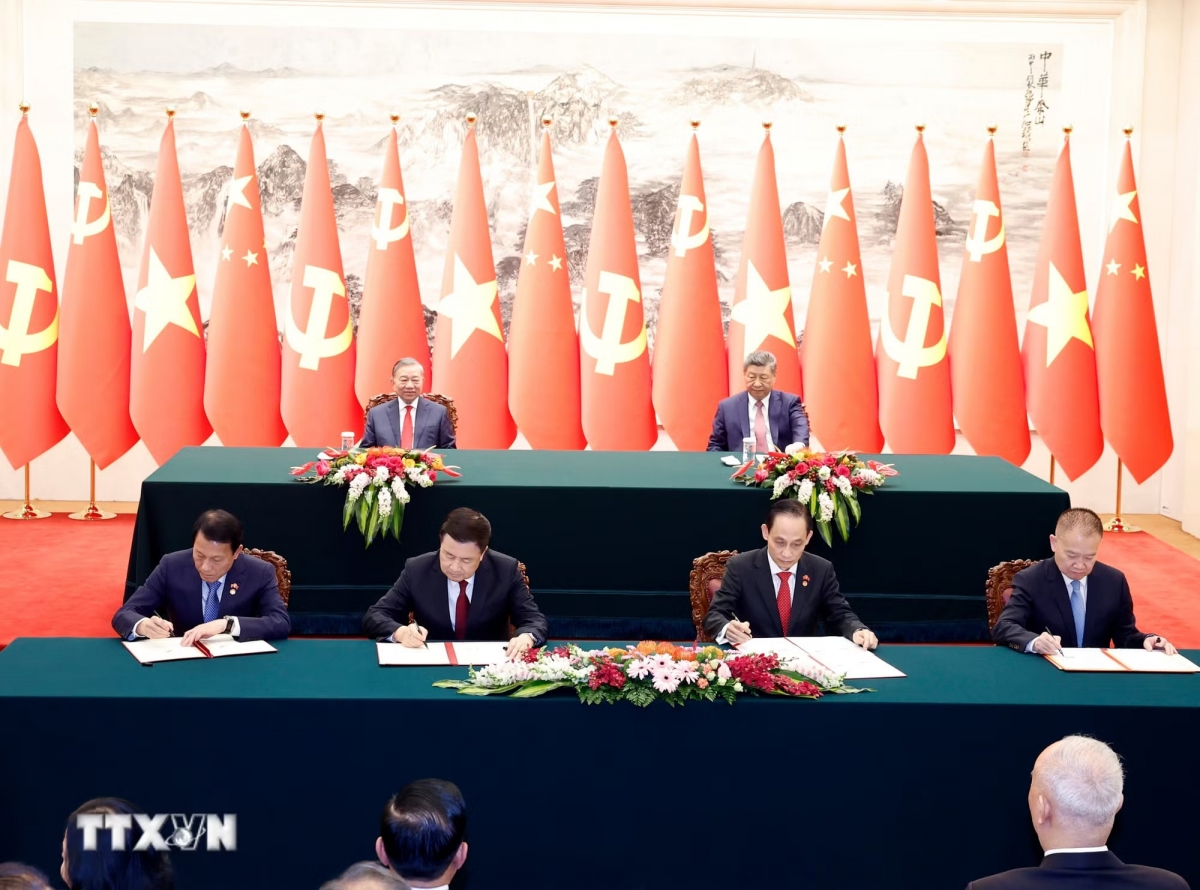 Việt Nam và Trung Quốc ký kết 32 văn kiện hợp tác